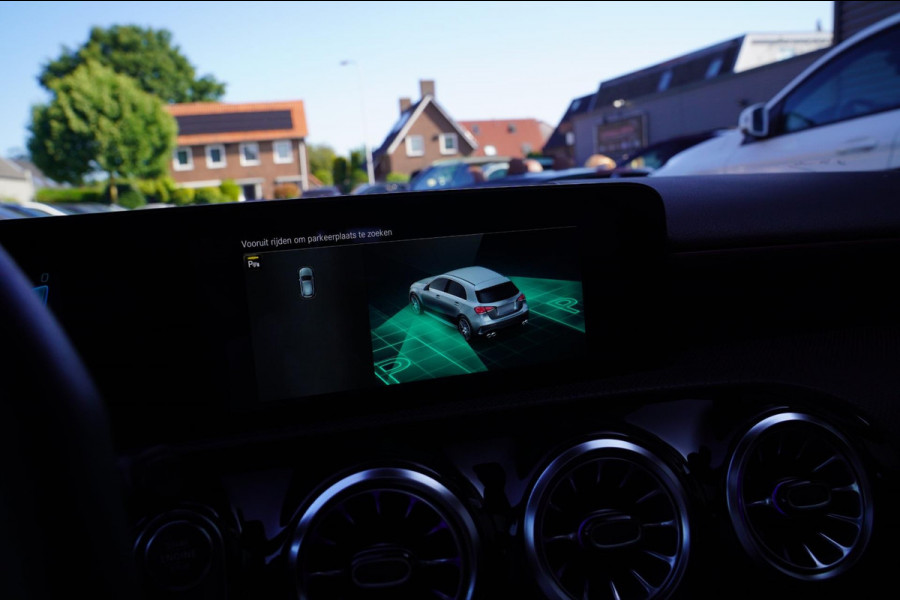 Mercedes-Benz A-Klasse AMG 45 4MATIC+ Premium Plus | Panorama | Sterrenhemel | Sport uitlaat | Burmester | Luxe leder/Alcantara |