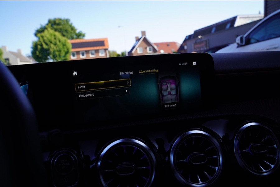 Mercedes-Benz A-Klasse AMG 45 4MATIC+ Premium Plus | Panorama | Sterrenhemel | Sport uitlaat | Burmester | Luxe leder/Alcantara |
