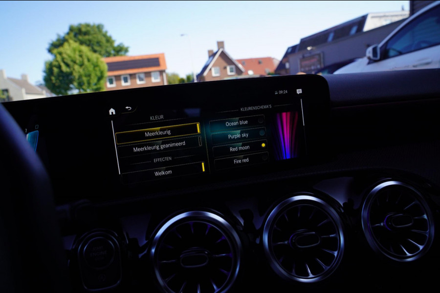 Mercedes-Benz A-Klasse AMG 45 4MATIC+ Premium Plus | Panorama | Sterrenhemel | Sport uitlaat | Burmester | Luxe leder/Alcantara |