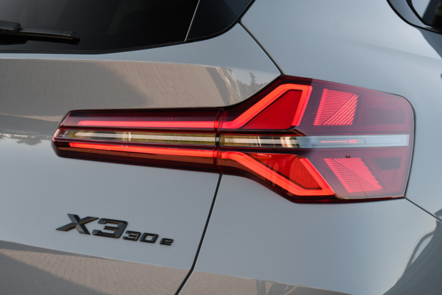 BMW X3 30e xDrive M-Sport | Alle opties | Direct leverbaar | NL-auto