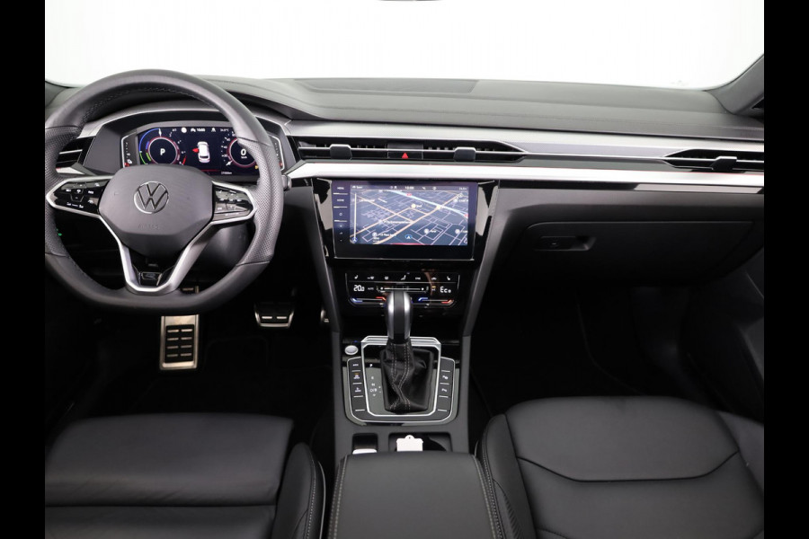 Volkswagen Arteon Shooting Brake 1.4 TSI eHybrid R-Line Business 218 pk Automaat (DSG) | Navigatie | Panoramadak | Elektr. trekhaak | Parkeersensoren (Park assist) | Achteruitrijcamera | Lederen bekleding |