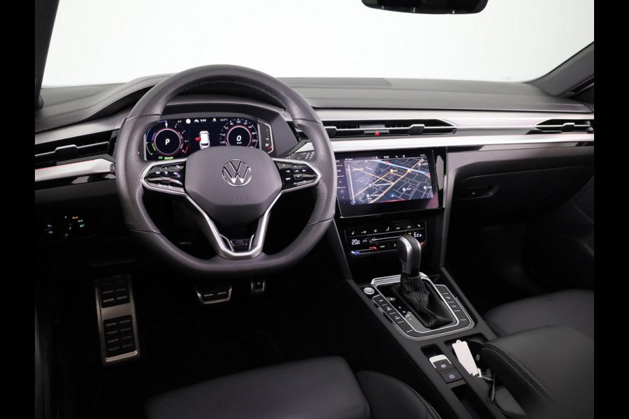 Volkswagen Arteon Shooting Brake 1.4 TSI eHybrid R-Line Business 218 pk Automaat (DSG) | Navigatie | Panoramadak | Elektr. trekhaak | Parkeersensoren (Park assist) | Achteruitrijcamera | Lederen bekleding |