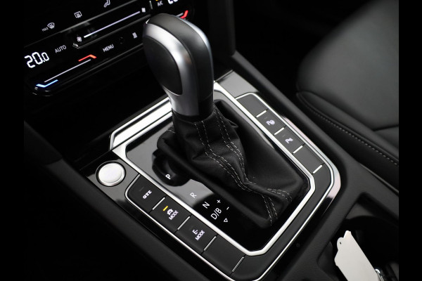 Volkswagen Arteon Shooting Brake 1.4 TSI eHybrid R-Line Business 218 pk Automaat (DSG) | Navigatie | Panoramadak | Elektr. trekhaak | Parkeersensoren (Park assist) | Achteruitrijcamera | Lederen bekleding |