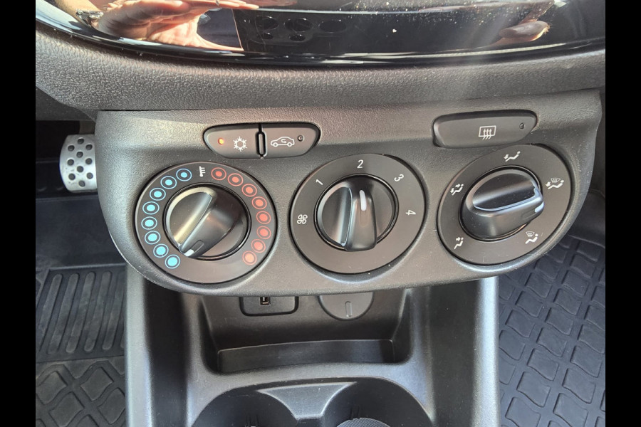 Opel Corsa 1.4 Innovation | 12MND GARANTIE |NW APK | STUUR-STOELVERWARMIG | CAMERA | CARPLAY |