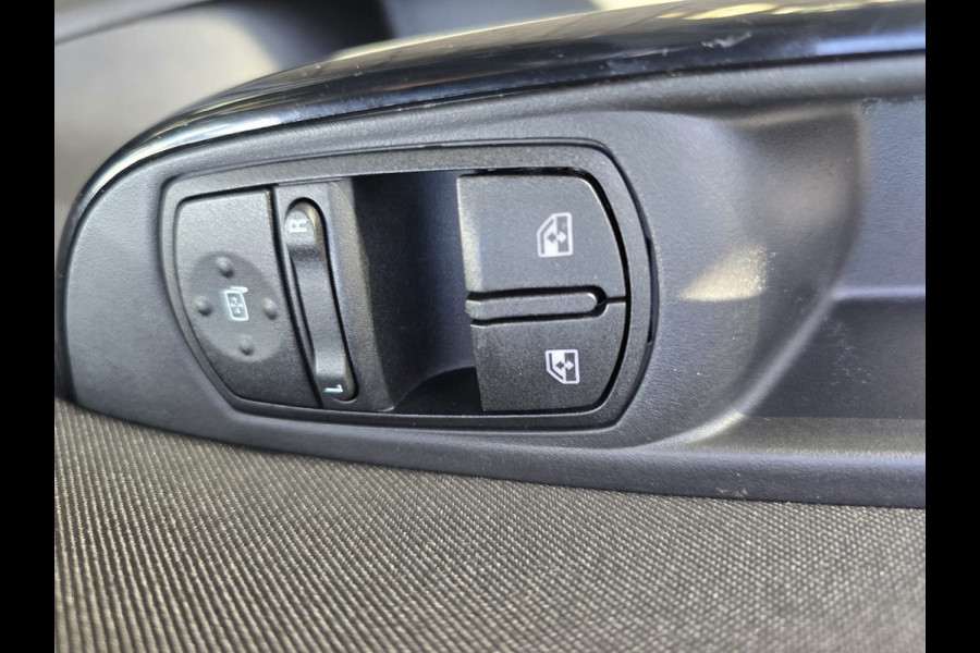 Opel Corsa 1.4 Innovation | 12MND GARANTIE |NW APK | STUUR-STOELVERWARMIG | CAMERA | CARPLAY |