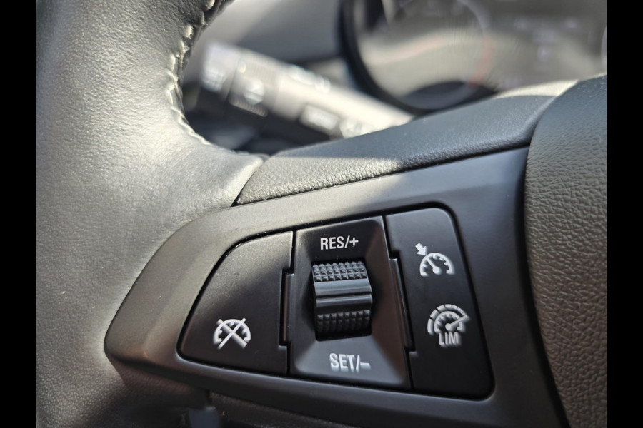 Opel Corsa 1.4 Innovation | 12MND GARANTIE |NW APK | STUUR-STOELVERWARMIG | CAMERA | CARPLAY |