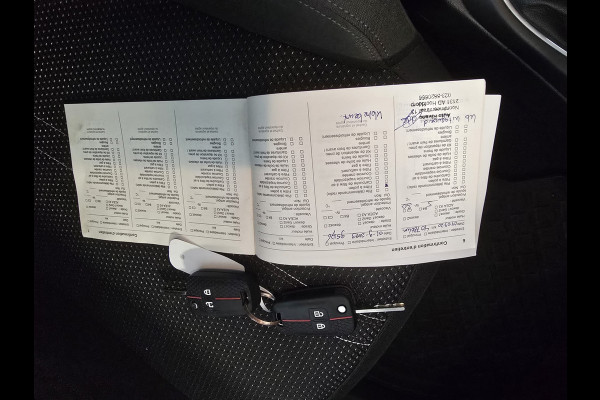 Opel Corsa 1.4 Innovation | 12MND GARANTIE |NW APK | STUUR-STOELVERWARMIG | CAMERA | CARPLAY |