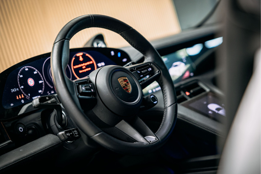 Porsche Taycan Performance 84 kWh Goed uitgevoerde Taycan met lage km stand NL geleverd