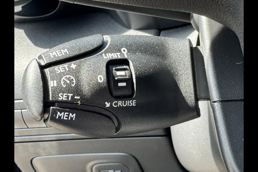 Citroën C3 Aircross 1.2 PureTech S&S C-Series Cruise control Climate control Navigatie Parkeersensor achter