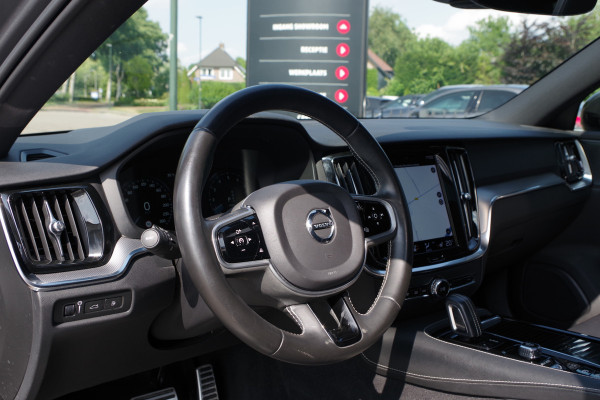 Volvo V60 2.0 T6 Recharge AWD R-Design 350 PK PHEV, Panoramadak, Harman/Kardon, Carplay