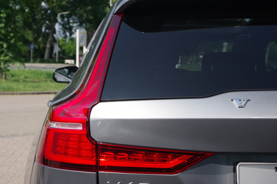 Volvo V60 2.0 T6 Recharge AWD R-Design 350 PK PHEV, Panoramadak, Harman/Kardon, Carplay