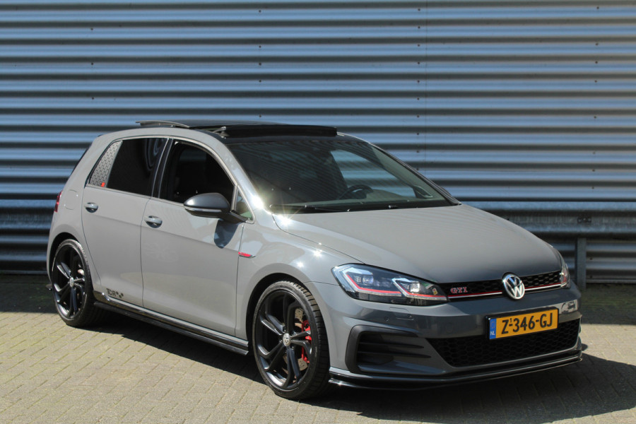 Volkswagen Golf 2.0 TSI GTI TCR 290pk DSG7 Panoramadak Clima Cruise Navi Camera DynAudio Keyless Zwarte 19"LMV