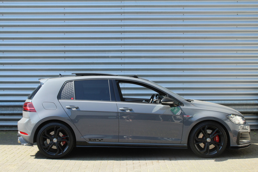 Volkswagen Golf 2.0 TSI GTI TCR 290pk DSG7 Panoramadak Clima Cruise Navi Camera DynAudio Keyless Zwarte 19"LMV