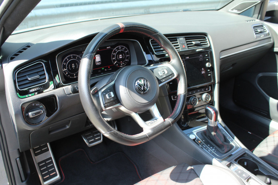 Volkswagen Golf 2.0 TSI GTI TCR 290pk DSG7 Panoramadak Clima Cruise Navi Camera DynAudio Keyless Zwarte 19"LMV