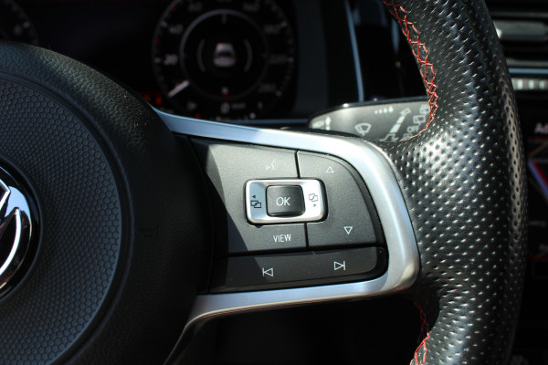 Volkswagen Golf 2.0 TSI GTI TCR 290pk DSG7 Panoramadak Clima Cruise Navi Camera DynAudio Keyless Zwarte 19"LMV