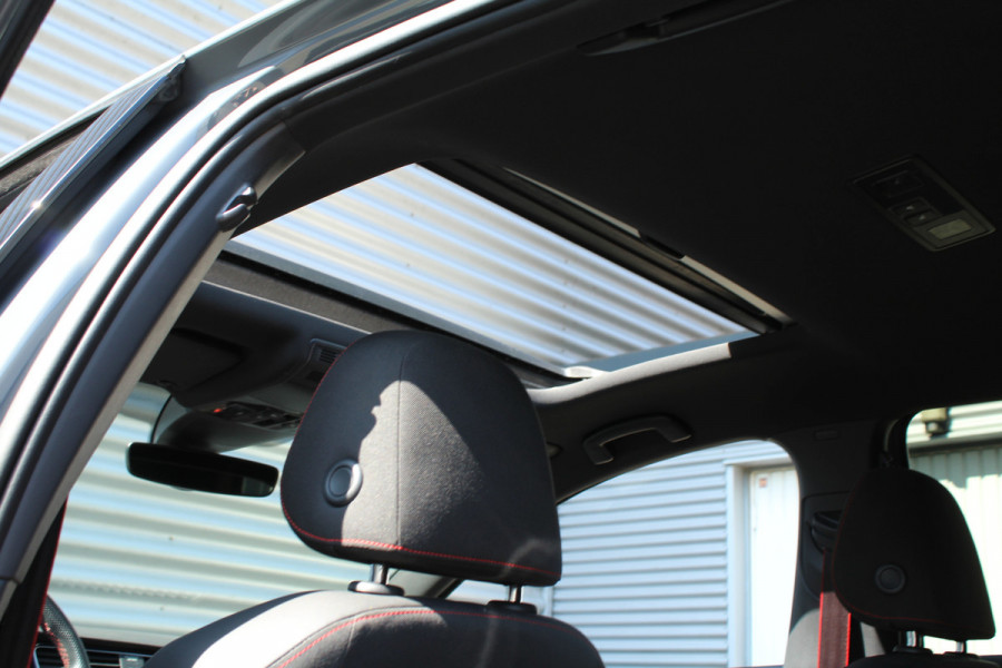 Volkswagen Golf 2.0 TSI GTI TCR 290pk DSG7 Panoramadak Clima Cruise Navi Camera DynAudio Keyless Zwarte 19"LMV
