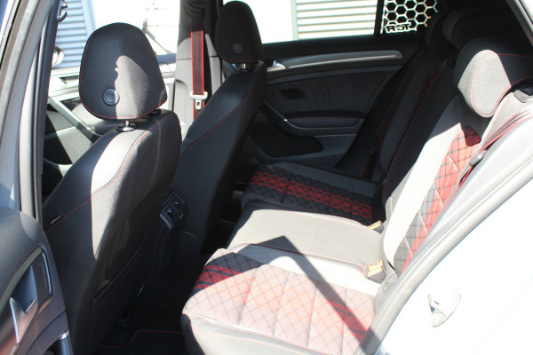 Volkswagen Golf 2.0 TSI GTI TCR 290pk DSG7 Panoramadak Clima Cruise Navi Camera DynAudio Keyless Zwarte 19"LMV