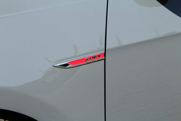 Volkswagen Golf 2.0 TSI GTI TCR 290pk DSG7 Panoramadak Clima Cruise Navi Camera DynAudio Keyless Zwarte 19"LMV