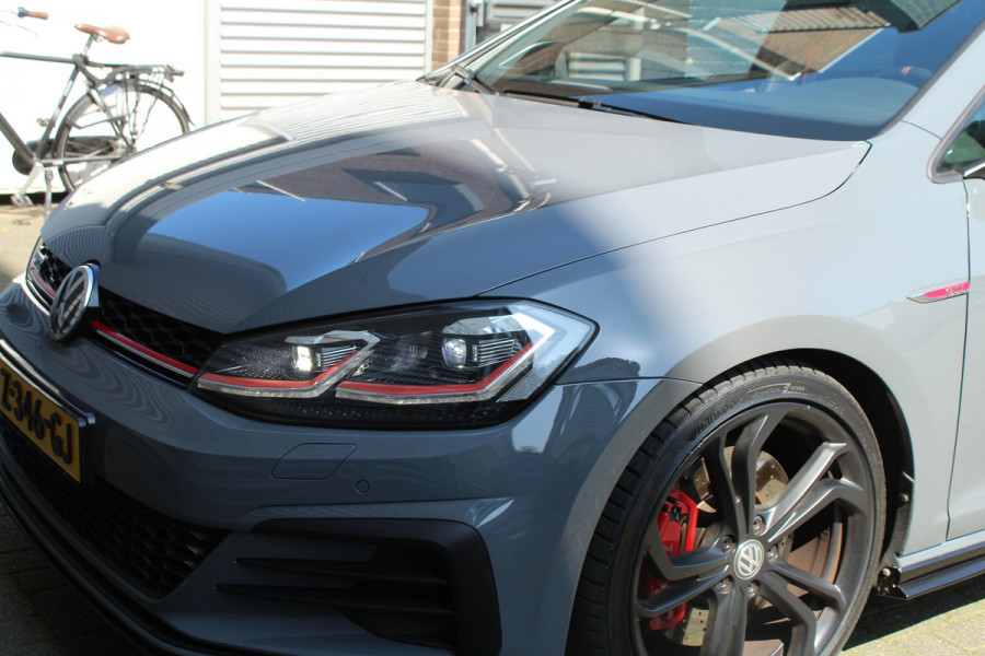 Volkswagen Golf 2.0 TSI GTI TCR 290pk DSG7 Panoramadak Clima Cruise Navi Camera DynAudio Keyless Zwarte 19"LMV