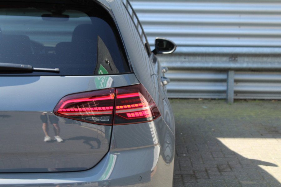 Volkswagen Golf 2.0 TSI GTI TCR 290pk DSG7 Panoramadak Clima Cruise Navi Camera DynAudio Keyless Zwarte 19"LMV