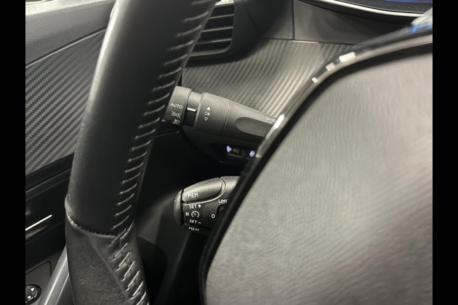 Peugeot 2008 1.2 PureTech 100pk Allure Digitale Cockpit Navigatie Climate Control Cruise Control Parkeer sensoren Lichtmetalen Velgen