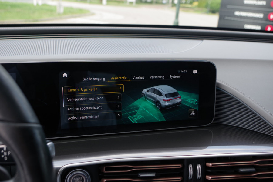 Mercedes-Benz EQC 400 4MATIC 408 PK Premium Plus 80 kWh, Panorama Dak, Burmester, 21 inch, LED