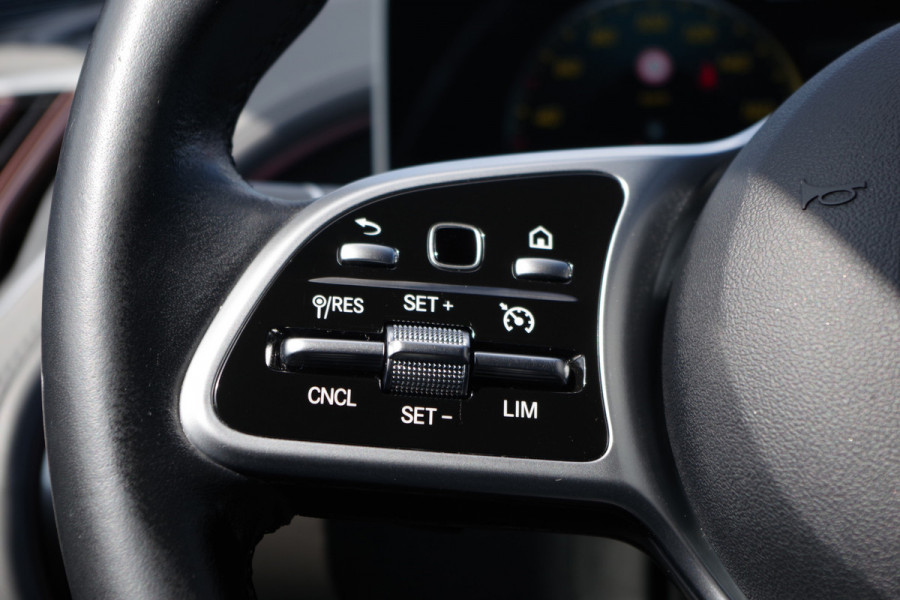 Mercedes-Benz EQC 400 4MATIC 408 PK Premium Plus 80 kWh, Panorama Dak, Burmester, 21 inch, LED