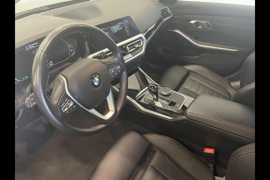 BMW 3 Serie Touring 330e 292PK Sportline Aut-8 Leder Vernasca Ambiente Verlichting Trekhaak PDC VA Navi Cruise Control Live cockpit Plus