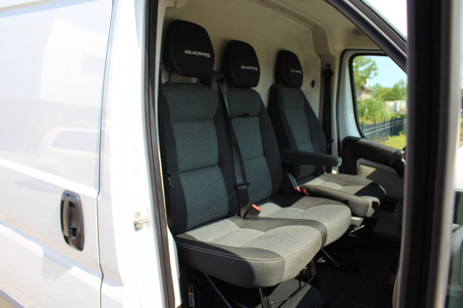 Fiat Ducato 35H 2.3 MultiJet 130PK Euro6 L2H2 ✓ 3-zits ✓ Climate control ✓ Navigatie / Camera ✓ Cruise