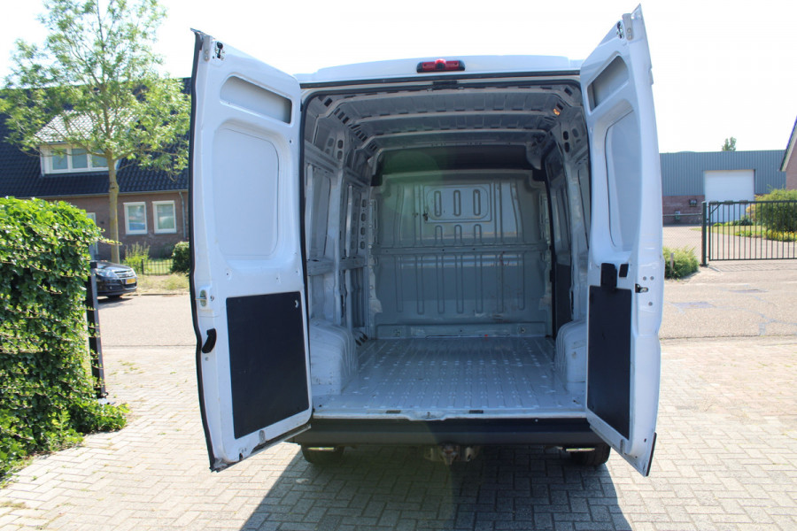Fiat Ducato 35H 2.3 MultiJet 130PK Euro6 L2H2 ✓ 3-zits ✓ Climate control ✓ Navigatie / Camera ✓ Cruise