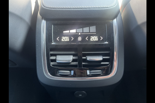 Volvo XC90 2.0 T8 Recharge AWD R-Design | Long Range | Zwenkbare Trekhaak | Harman Kardon | Adaptieve cruise | Apple carplay |