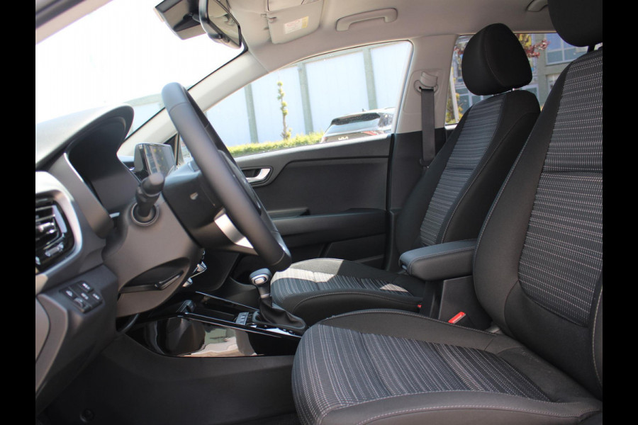 Kia Stonic 1.0 T-GDi MHEV DynamicPlusLine | NIEUWE AUTO | DIRECT RIJDEN | AUTOMAAT | Navigatie | Achteruitrijcamera | Stoel en stuurverwarming |