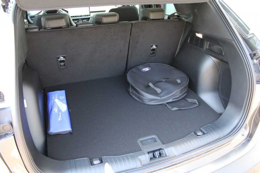 Ford Kuga 2.5 PHEV Active X Nieuw Voorraad | Trekhaak | Winterpakket | Technology pack | BLIS | Navigatie | Head-up