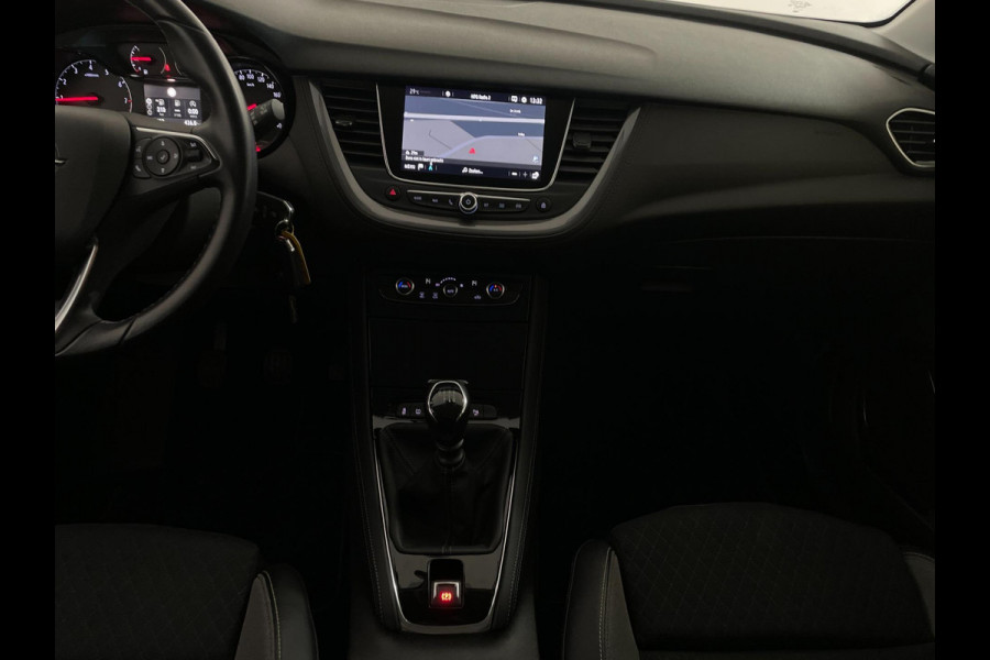 Opel Grandland X 1.2 Turbo Business + AIRCO NAVI CRUISE BLUEOOTH APPLE CARPLAY ELEK RAMEN CENT VERG VELGEN NIEUWSTAAT