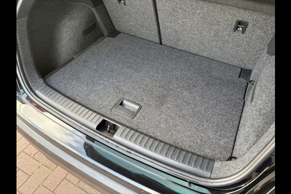 Seat Arona 1.0 TSi Style Business Intense KEYLESS/CAMERA/NAVI/CARPLAY/ADAPT.CRUISE/PDC