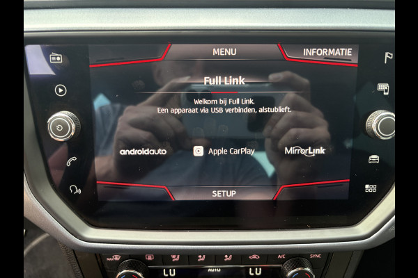 Seat Arona 1.0 TSi Style Business Intense KEYLESS/CAMERA/NAVI/CARPLAY/ADAPT.CRUISE/PDC