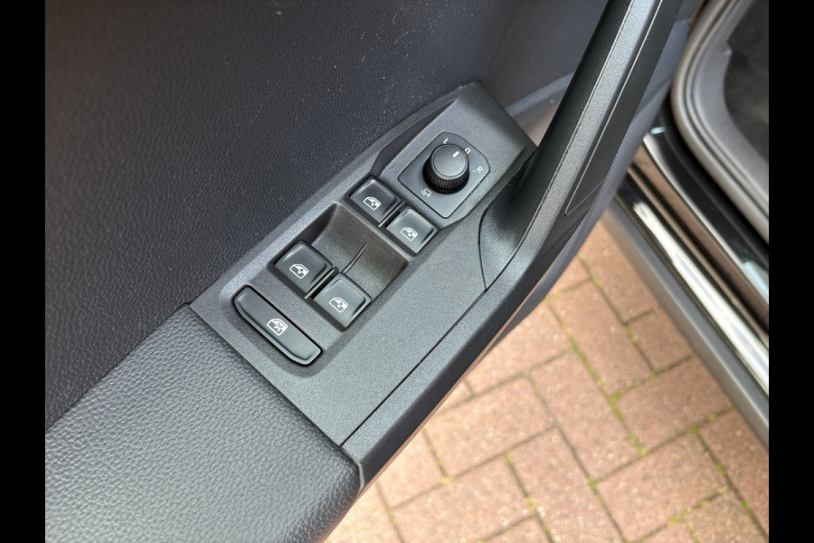 Seat Arona 1.0 TSi Style Business Intense KEYLESS/CAMERA/NAVI/CARPLAY/ADAPT.CRUISE/PDC