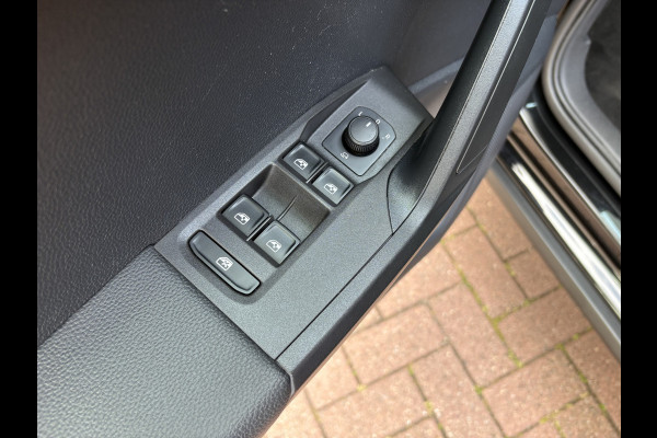 Seat Arona 1.0 TSi Style Business Intense KEYLESS/CAMERA/NAVI/CARPLAY/ADAPT.CRUISE/PDC