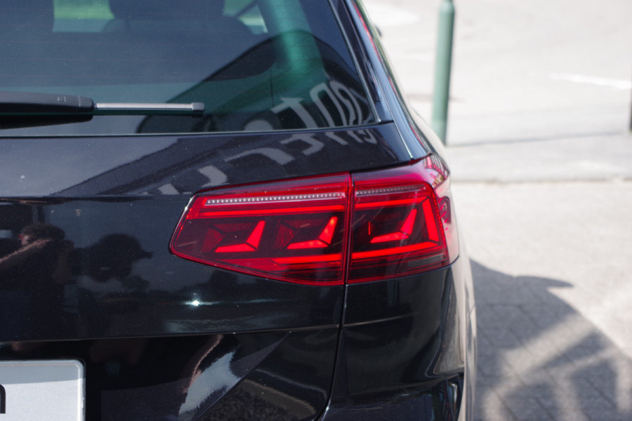 Volkswagen Passat Variant 1.4 TSI 218 PK GTE Business PHEV, Panoramadak, Trekhaak, Adap. Cruise Control.