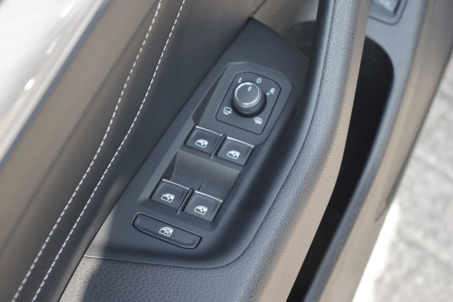 Volkswagen Passat Variant 1.4 TSI 218 PK GTE Business PHEV, Panoramadak, Trekhaak, Adap. Cruise Control.