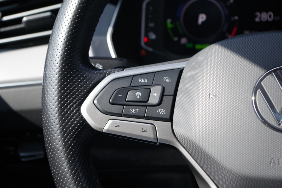 Volkswagen Passat Variant 1.4 TSI 218 PK GTE Business PHEV, Panoramadak, Trekhaak, Adap. Cruise Control.