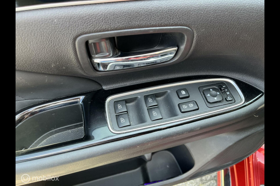 Mitsubishi Outlander 2.4 PHEV Intense+ trekhaak allseason banden