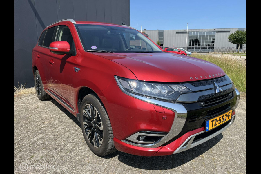 Mitsubishi Outlander 2.4 PHEV Intense+ trekhaak allseason banden