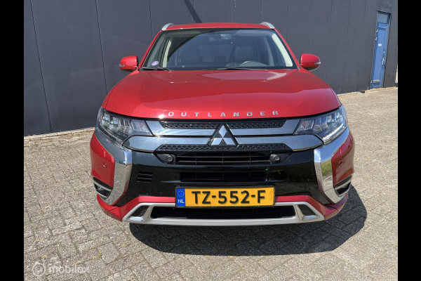 Mitsubishi Outlander 2.4 PHEV Intense+ trekhaak allseason banden