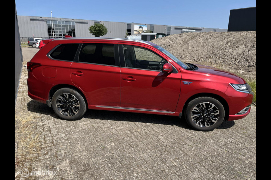 Mitsubishi Outlander 2.4 PHEV Intense+ trekhaak allseason banden