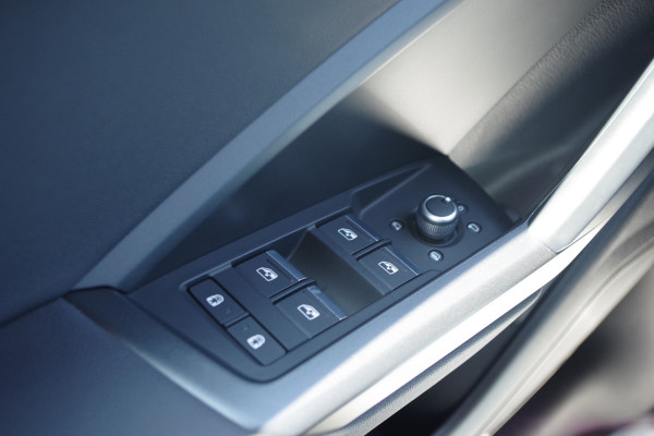 Audi Q3 Sportback 45 TFSI e 245 PK S-Line Edition PHEV, Sonos Sound, Elek. Trekhaak, Camera, DAB