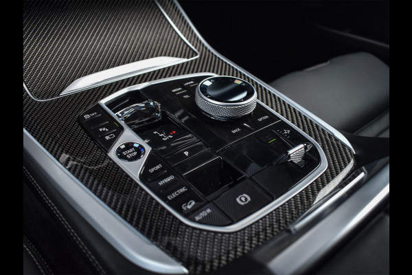 BMW X5 xDrive50e M-SPORT PRO | PANORAMADAK | CARBON INLEG | ACTIVE STEERING | M-STOELEN | MASSAGE STOELEN | STOEL VENTILATIE EN VERWARM