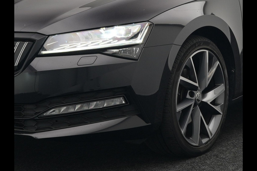 Škoda Superb Combi 1.4 TSI iV Sportline Plug In Hybrid 218pk PHEV | Trekhaak af Fabriek | Adaptive Cruise | Alcantara RS Sportstoelen Verwarmd | Canton Audio | 19"L.M |  | Chrystal LED | Virtual |