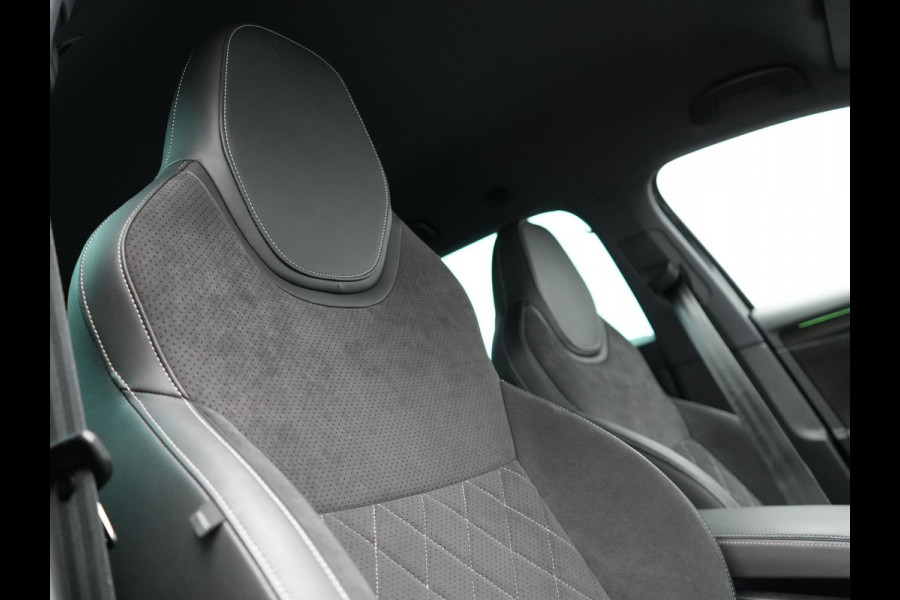 Škoda Superb Combi 1.4 TSI iV Sportline Plug In Hybrid 218pk PHEV | Trekhaak af Fabriek | Adaptive Cruise | Alcantara RS Sportstoelen Verwarmd | Canton Audio | 19"L.M |  | Chrystal LED | Virtual |