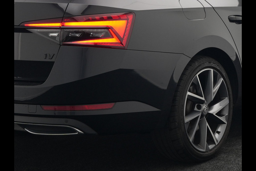 Škoda Superb Combi 1.4 TSI iV Sportline Plug In Hybrid 218pk PHEV | Trekhaak af Fabriek | Adaptive Cruise | Alcantara RS Sportstoelen Verwarmd | Canton Audio | 19"L.M |  | Chrystal LED | Virtual |
